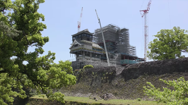 Illustration for article titled Repairing Japanese Castles Looks Tricky